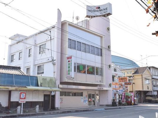 街中の建物外観  