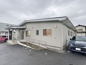 傾斜付き入口の外観