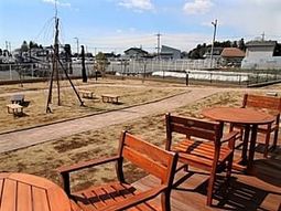 広々とした中庭の風景