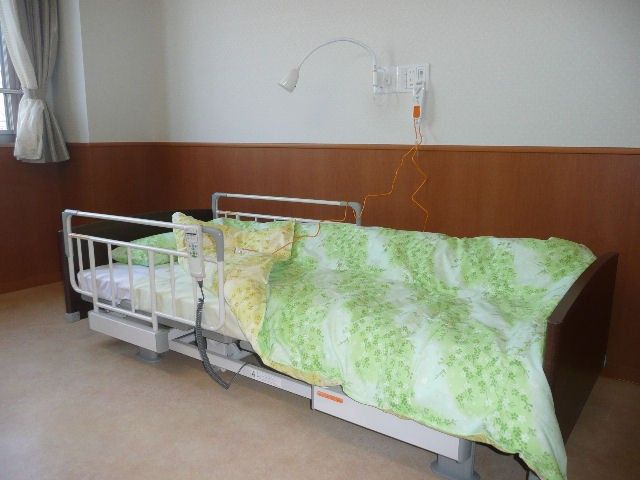 ベッドがある居室 居室 日当たりが良く、落ち着いた雰囲気の居室です。快適な空間でゆったりと過ごせます。