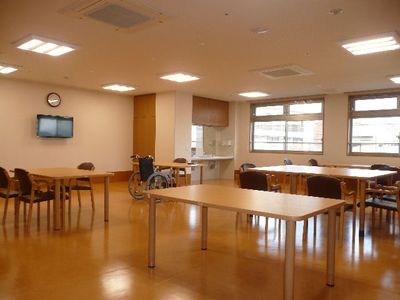 陽光が差し込む広い空間