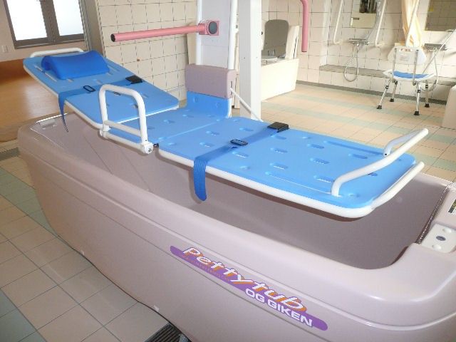 リラックスできる浴室 浴室 安心して利用できる浴槽です。安全な入浴が可能になっています。