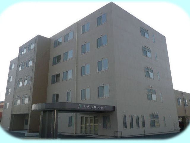 広くて立派な外観 外観 洗練された外観の建物です。快適な環境で働ける可能性を感じさせます。