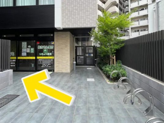 施設のエントランス  