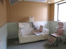 清潔な浴室設備