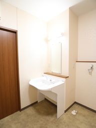 シンプルな洗面台の上部