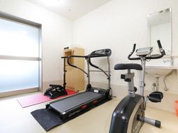 トレーニング器具と洗面台