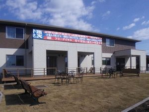 広い庭のある外観  