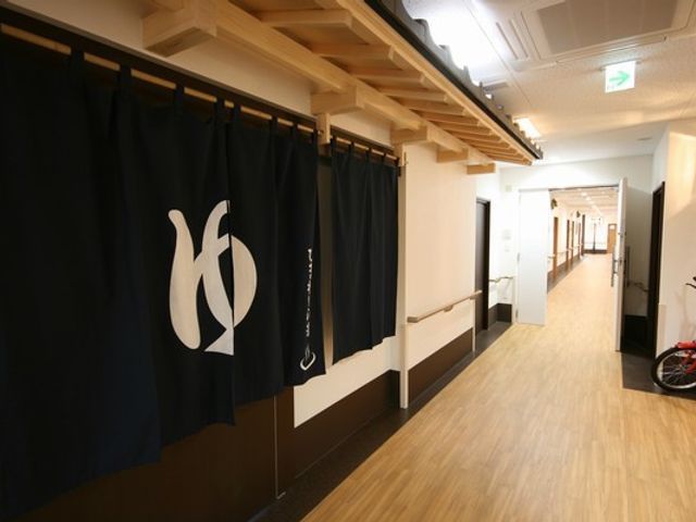 おしゃれな廊下 廊下 長い廊下は、広々としており、各部屋へスムーズに移動できます。和風のデザインが特徴です。