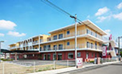 三階建ての外観