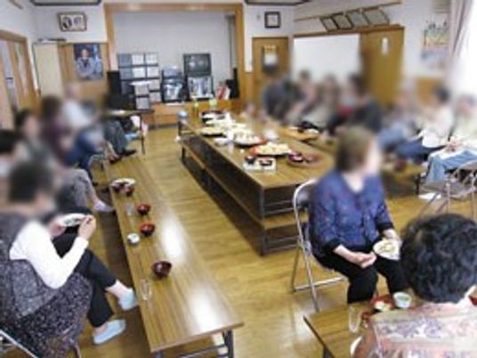 和気あいあいとした食堂