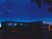 静かな夜の外観