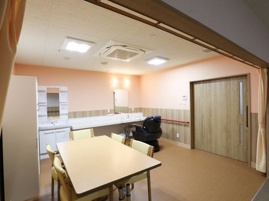 明るく清潔な食堂