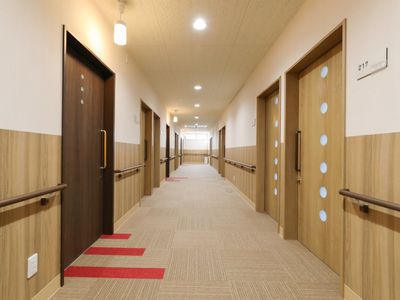 清潔感のある広々とした廊下