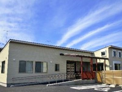 入口のある建物の外観