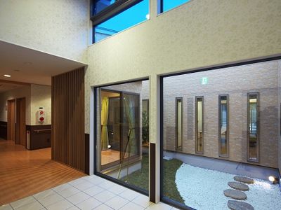 自然光が豊富な廊下