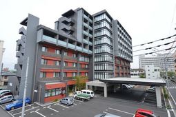 現代的な外観の建物