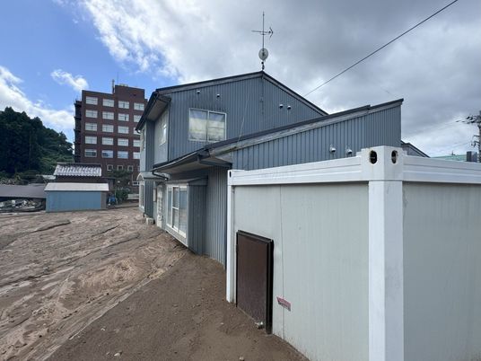 屋外の建物外観  