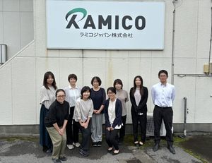 スタッフ集合の看板前
