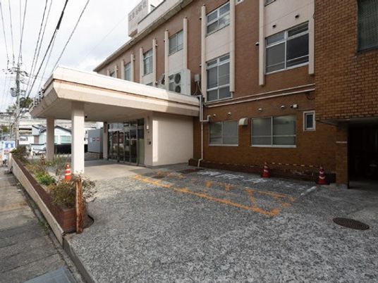 建物入口の外観  