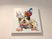 犬の絵画が飾られた壁面  