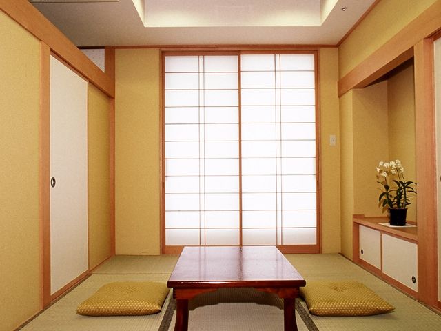 和室の居心地の良さ 和室 ゆったりとした和の雰囲気が漂う居室です。くつろぎの時間をお過ごしいただける、落ち着いた空間となっています。
