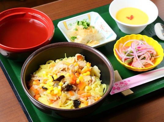 色とりどりのお食事セット