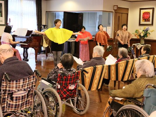 催し物を楽しむ様子