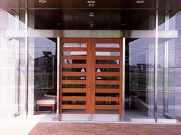 清潔なエントランス風景