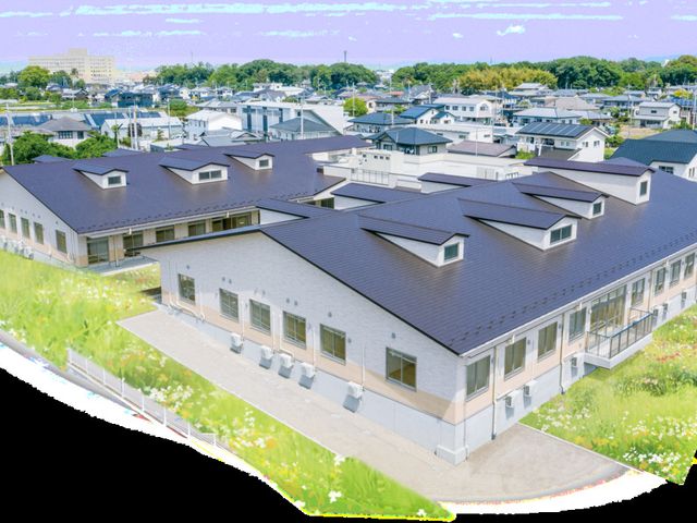 清潔な施設外観 外観 新しい施設での勤務を希望される方に、明るい職場環境をご紹介します。