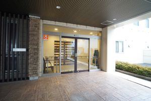 エントランスの開放的な様子