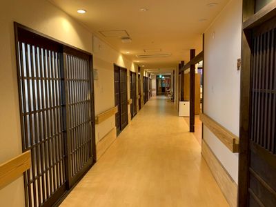 自然光が心地よい廊下