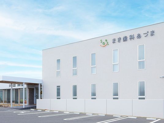 明るい施設外観  