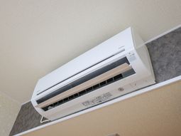 天井のエアコン  