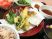 和食メニューが並ぶ食事