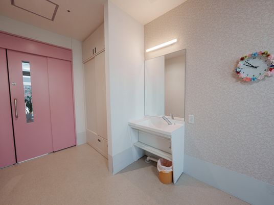 明るい洗面台のあるスペース  