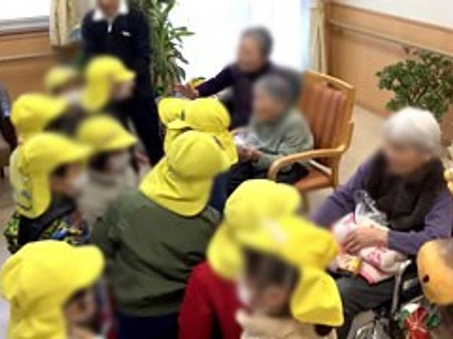 子どもたちとの交流場 ラウンジ 子どもたちと交流する楽しいスペースです。コミュニケーションが自然に生まれます。