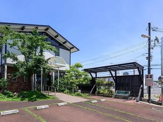 緑あるエントランス  
