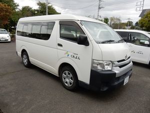 送迎車の駐車場  