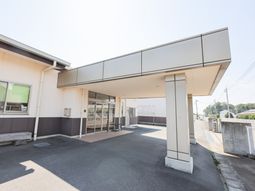 建物の正面入口  