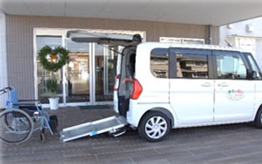 エントランス前の車両