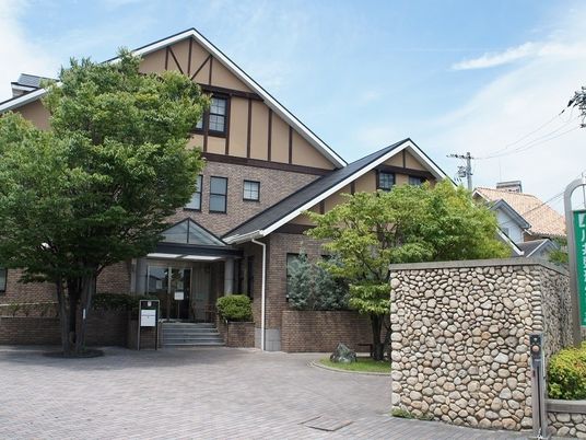 外観と樹木がある建物外観  