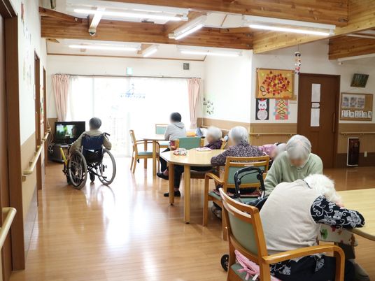 木のぬくもりある共有スペース