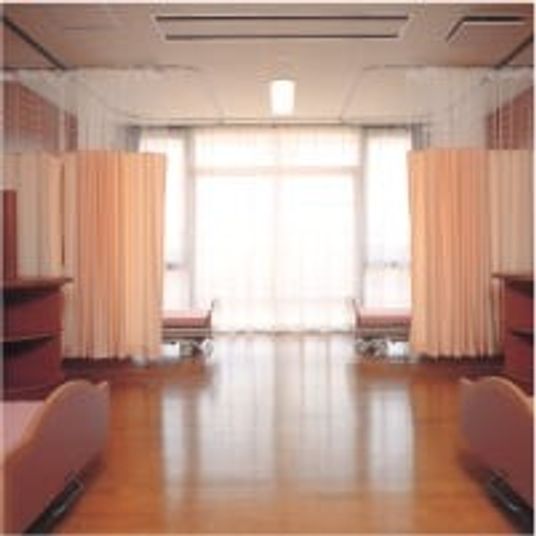 明るい広々とした居室