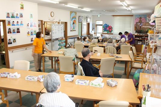 人々が集まる共用スペース
