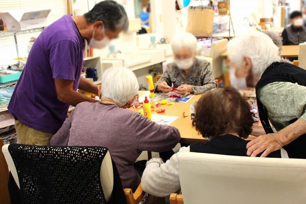 高齢者との交流の様子