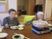 共有ダイニングでの食事風景