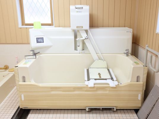 バリアフリー設計の浴室
