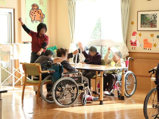 活動する人々の居室