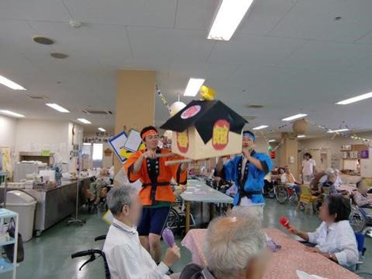 楽しいイベントのダイニングルーム